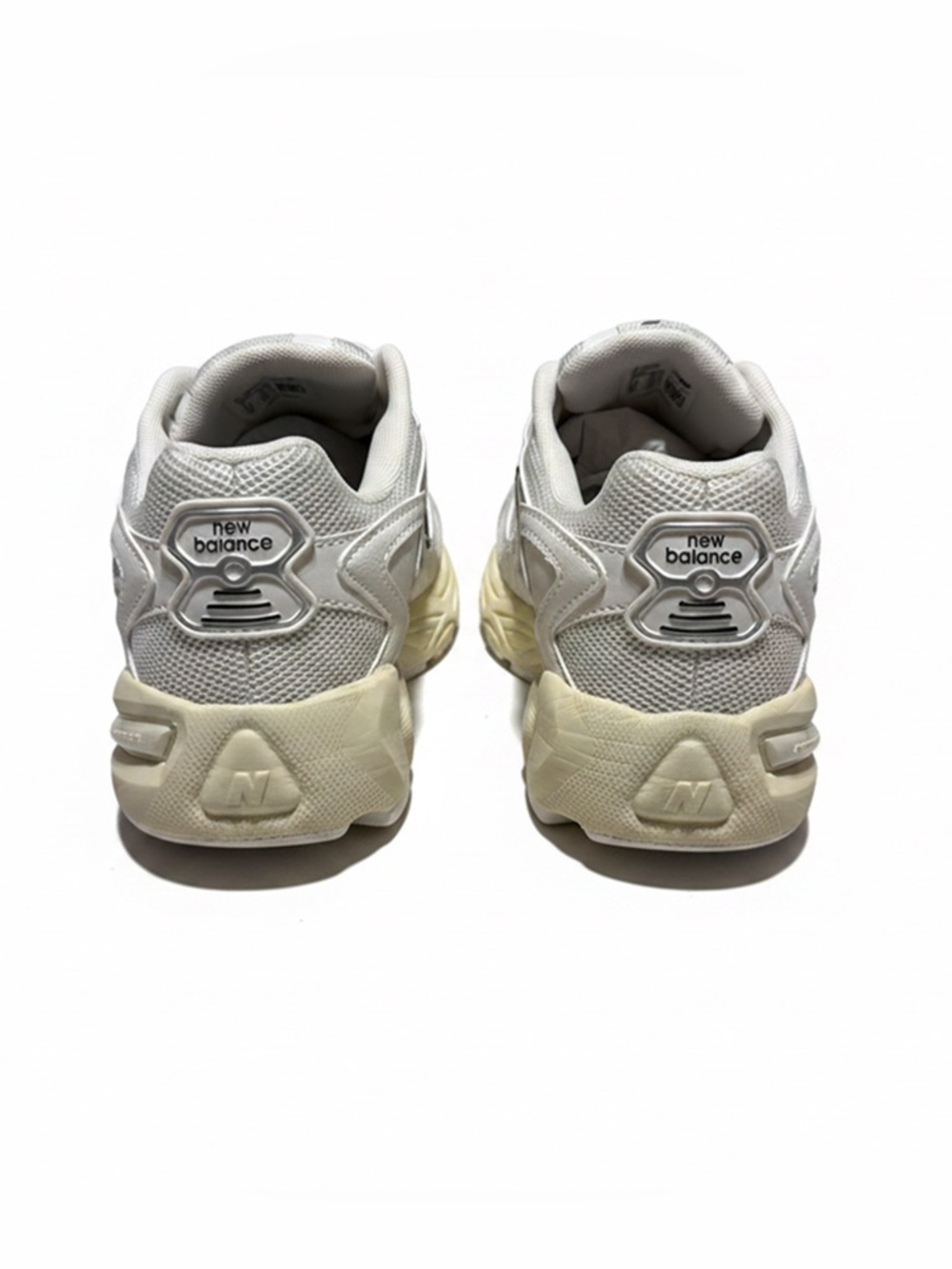 New Balance White and Cream Retro Chunky Sneakers Men’s size 7 - Picture 4 of 6